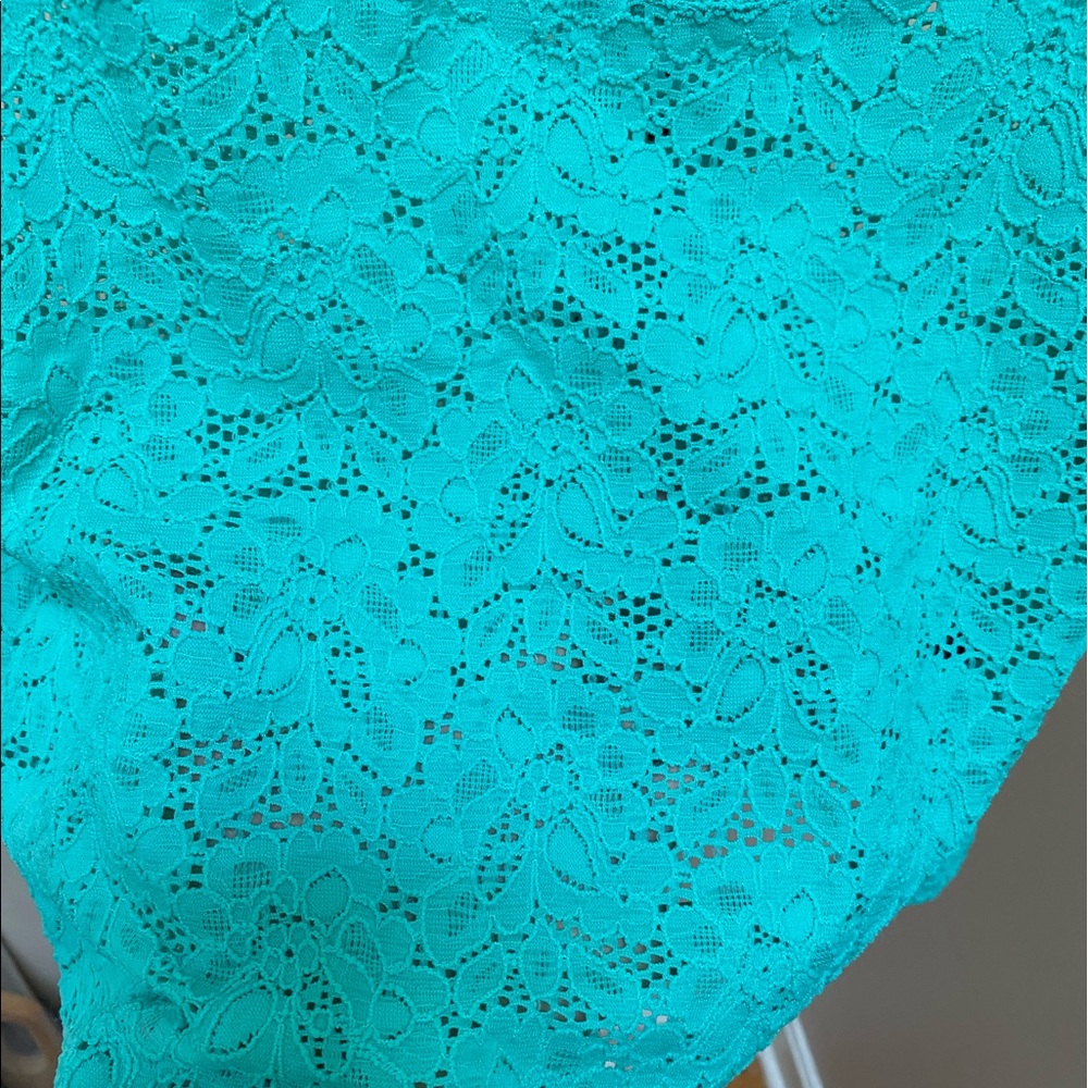 Express crop top! - Picture 3 of 3